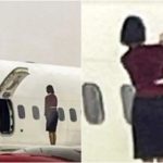 Des hôtesses de l'air prennent des selfies sur l'aile d'un avion