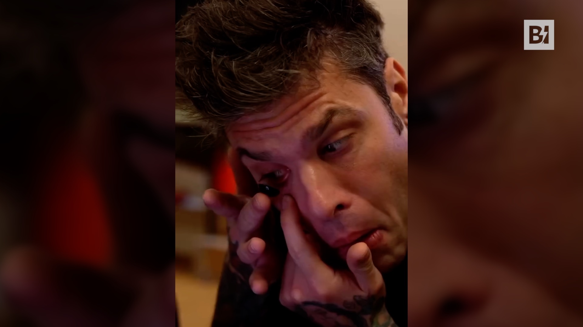 Fedez y las lentillas negras…eso…