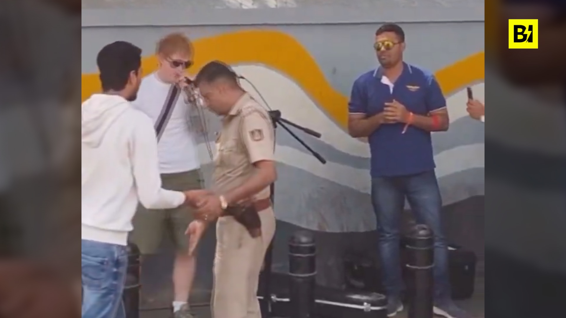 India, la policía detiene a Ed Sheeran que…