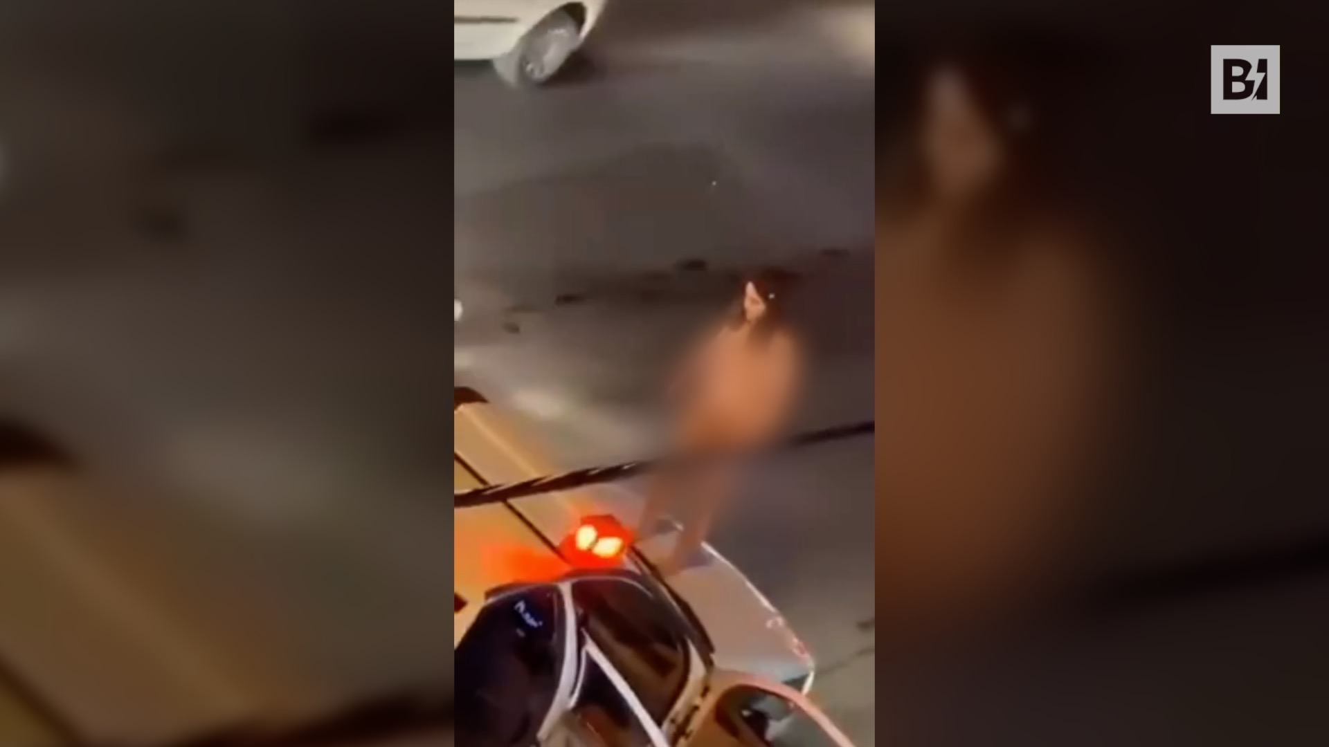 Irán, mujer se desnuda y se sube a un coche…