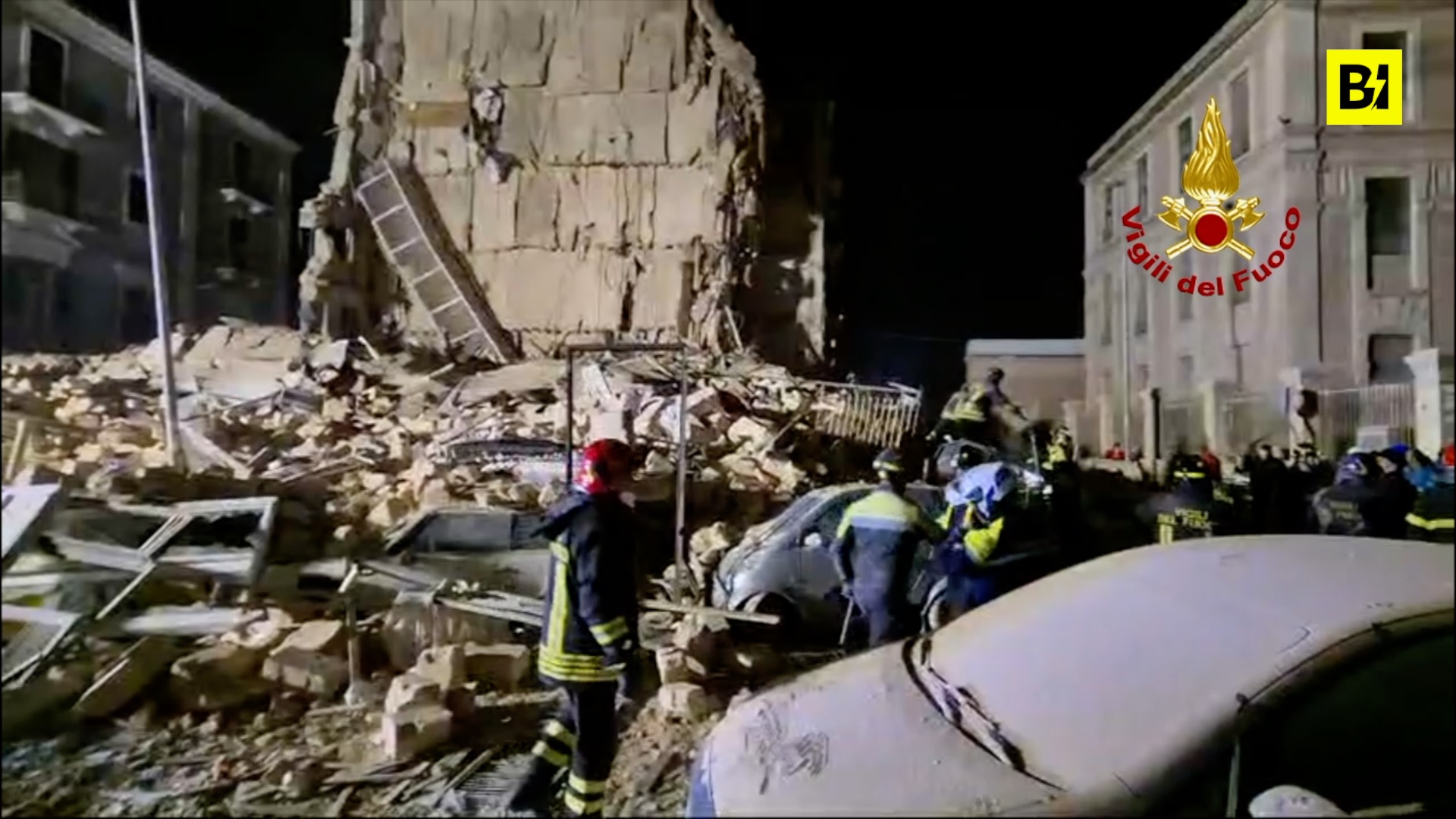 Se derrumba un edificio de cinco plantas en Bari:…