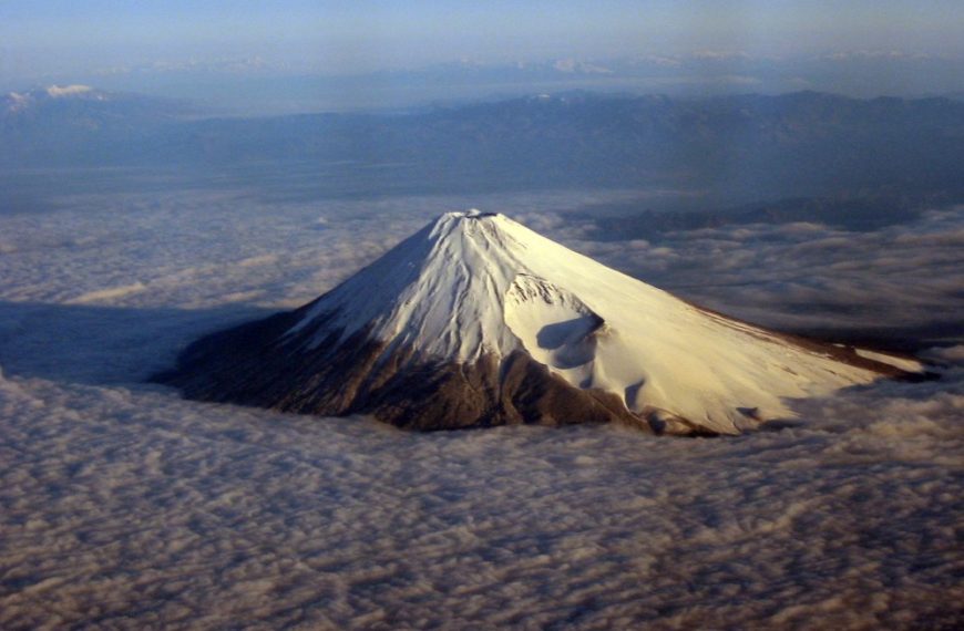 Er verirrt sich auf dem Fuji, wird gerettet … und verirrt sich dann wegen seines Handys erneut!