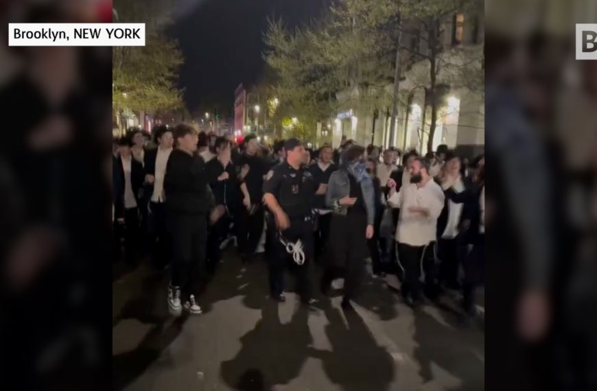 « Mort aux Arabes » : une jeune fille agressée et insultée par…