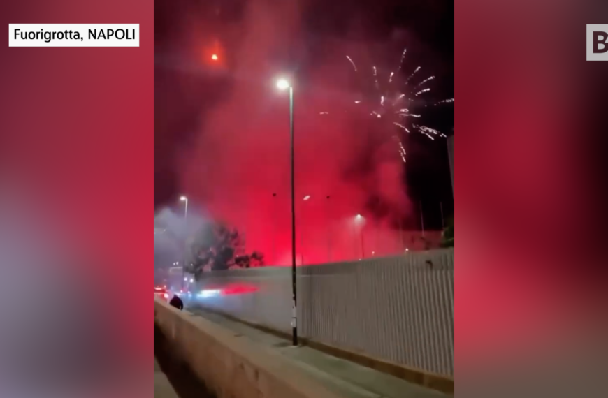 Nápoles, fuegos artificiales frente al hotel Cagliari para…
