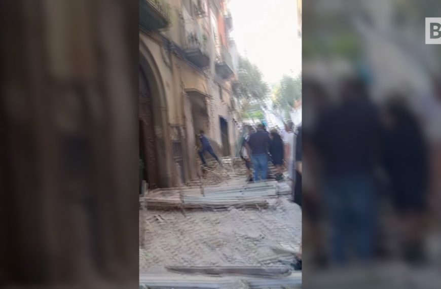 Nápoles, los escombros tras la explosión en via Peppino…