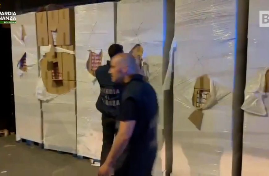 Piacenza, descubierta una fábrica clandestina de cigarrillos