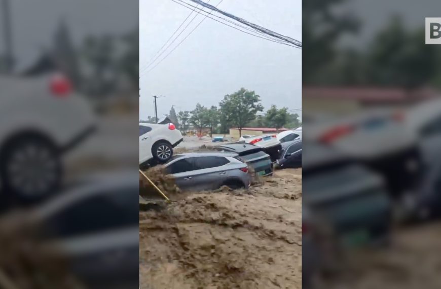 Des pluies torrentielles à Pékin, des rues comme des rivières et…