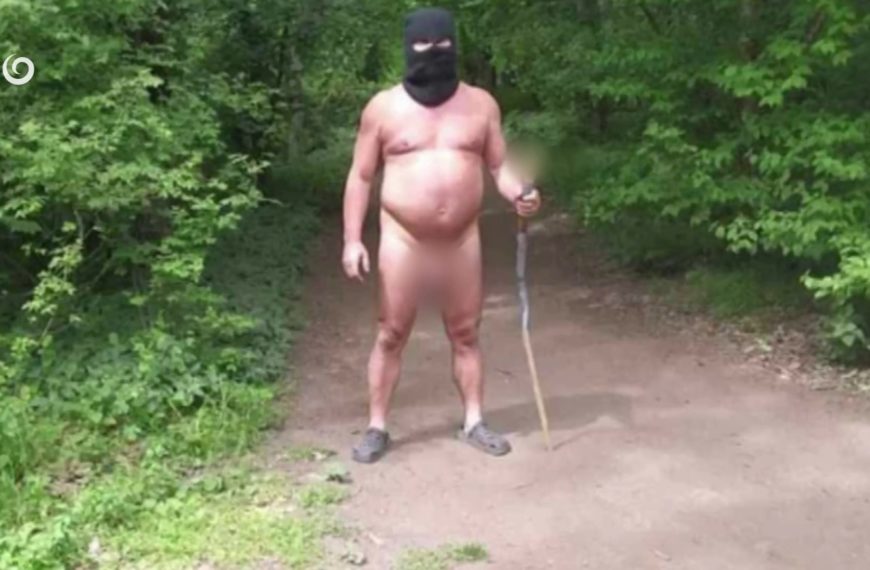 Un hombre desnudo con un juguete sexual asusta a dos turistas en Eslovaquia