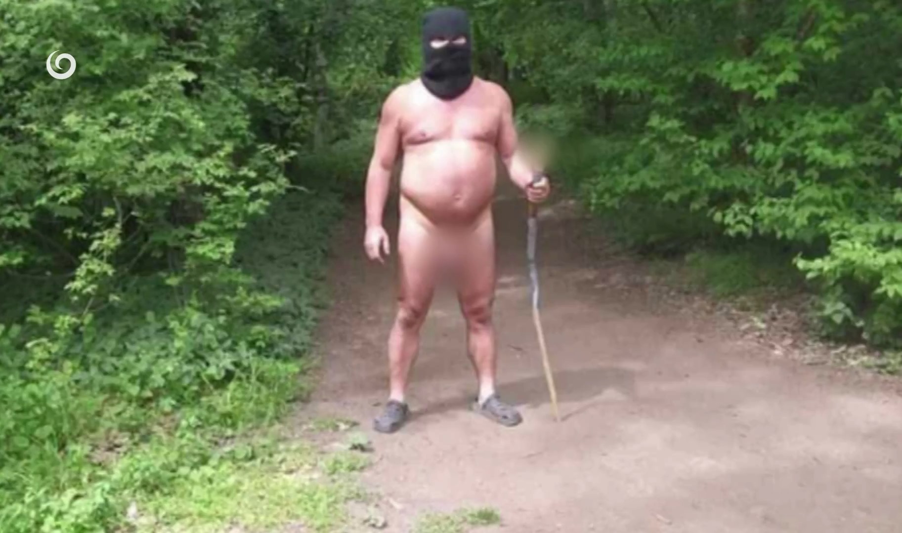 Uomo nudo con sex toy spaventa due turiste in Slovacchia