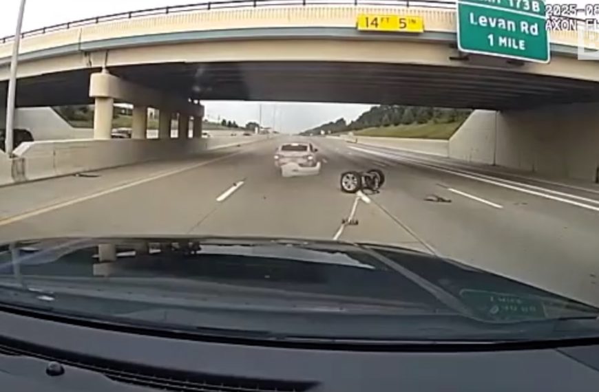 USA, voiture en fuite : la police « arrache » l'essieu...