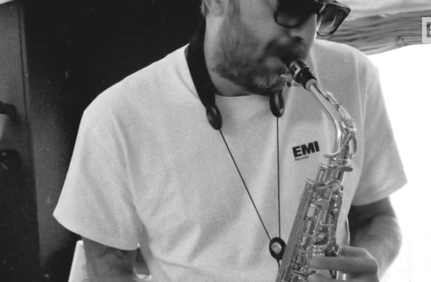 Cesare Cremonini se met au saxophone : le « sage »...