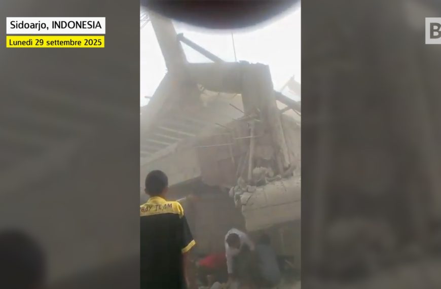 Indonesia, decenas de estudiantes bajo los escombros