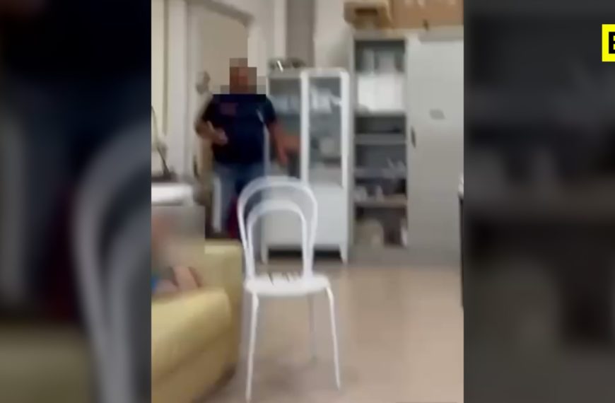 Palinuro : Le docteur fait exploser un pétard dans les locaux…