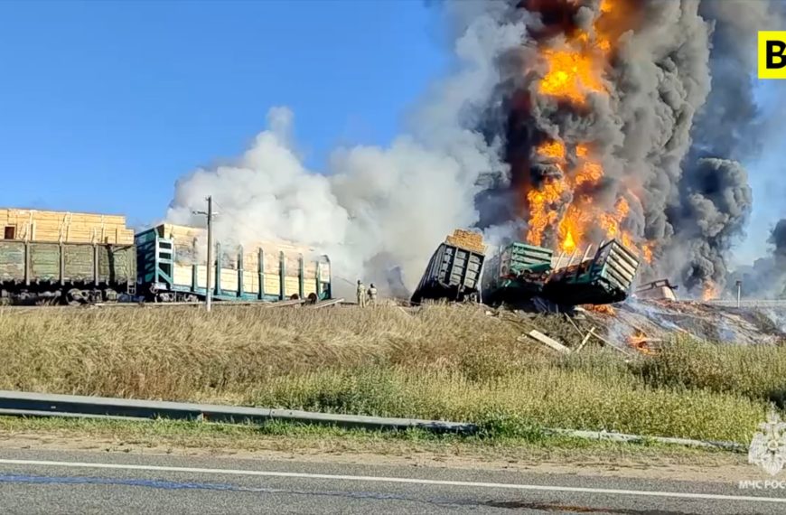Rusia: Tren en llamas tras colisión con…
