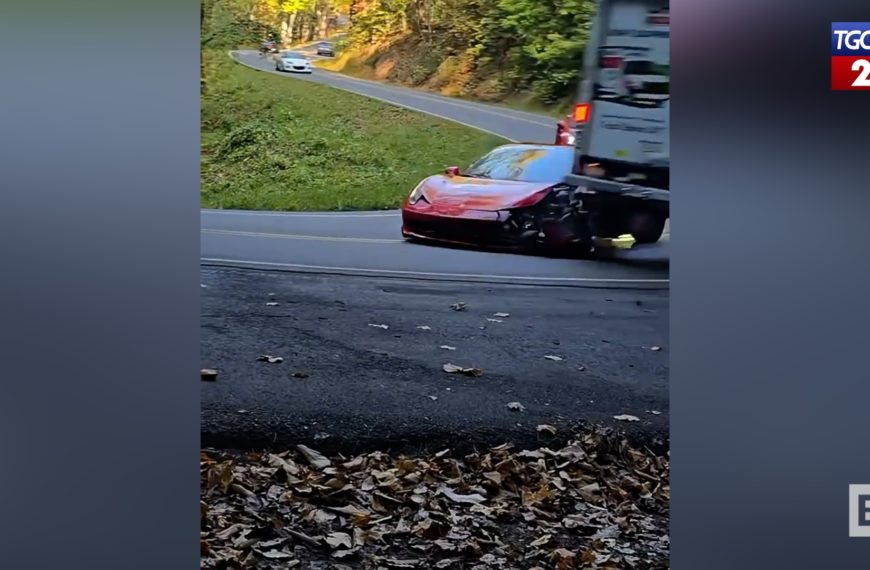 EE. UU., Ferrari 458 Spider sufre un accidente en la carretera…