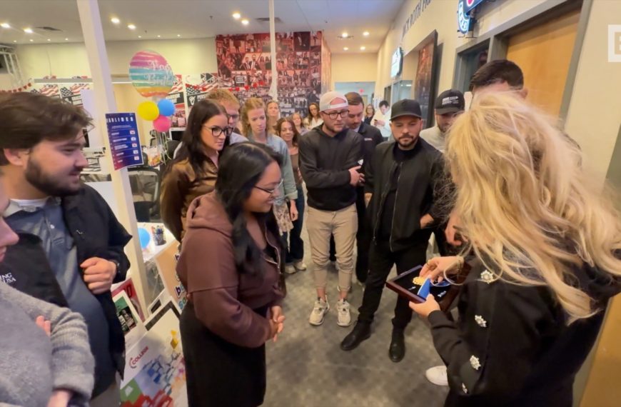 Erika Kirk muestra al personal de Turning Point…