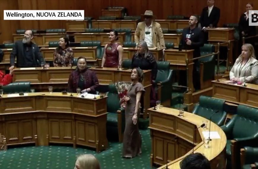 Los parlamentarios de Nueva Zelanda cantaron un haka...
