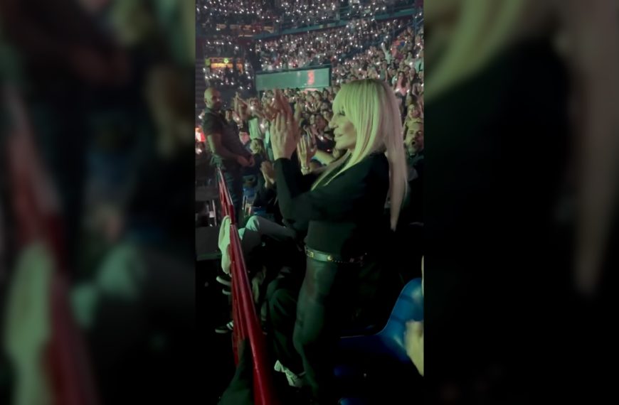 Lady Gaga dedica su homenaje a Donatella Versace durante…