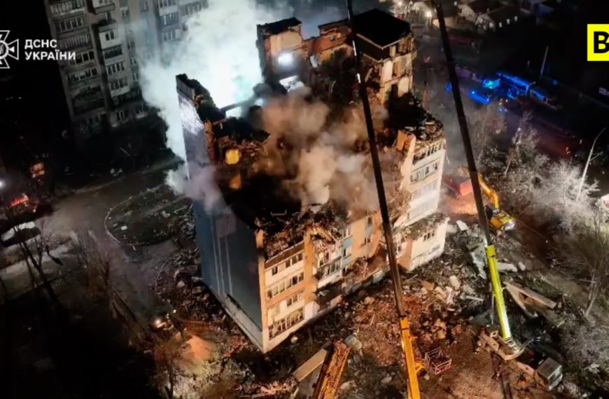 Ukraine, Ausgrabungen unter Trümmern: 22 weitere…