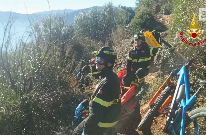 Alassio, il recupero dall’alto: biker portato via in…