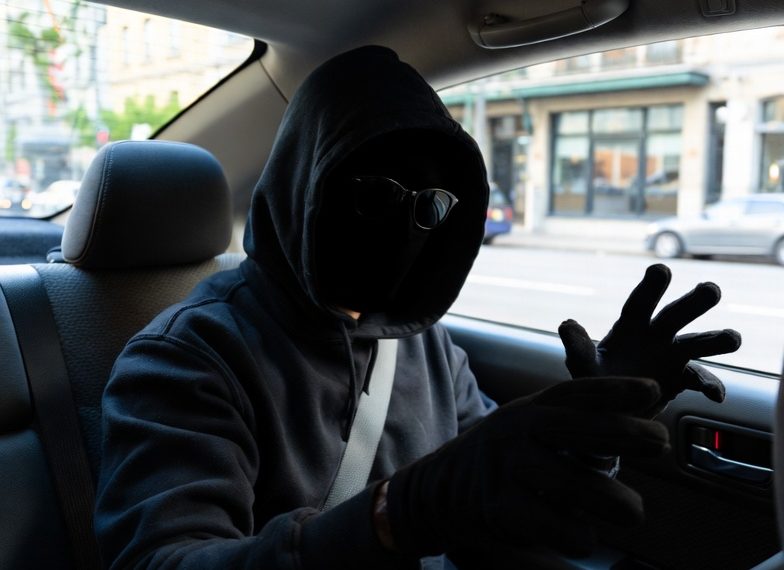 Il utilisait un taxi pour commettre des vols : a rapporté un homme de 24 ans